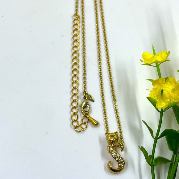 Avon Signed Cat Initial S Gold Plated Vintage Necklace - Picture 3 of 5